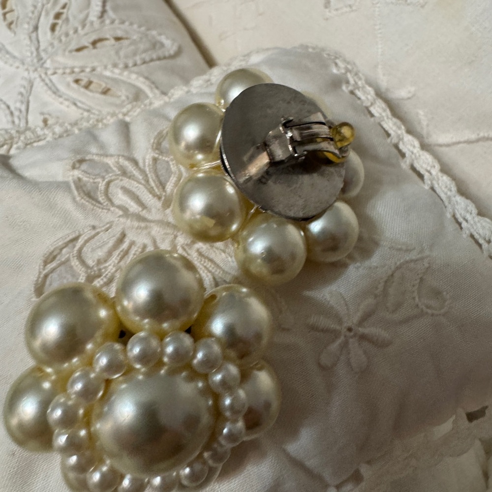 Elegant Pearl Flower Earrings